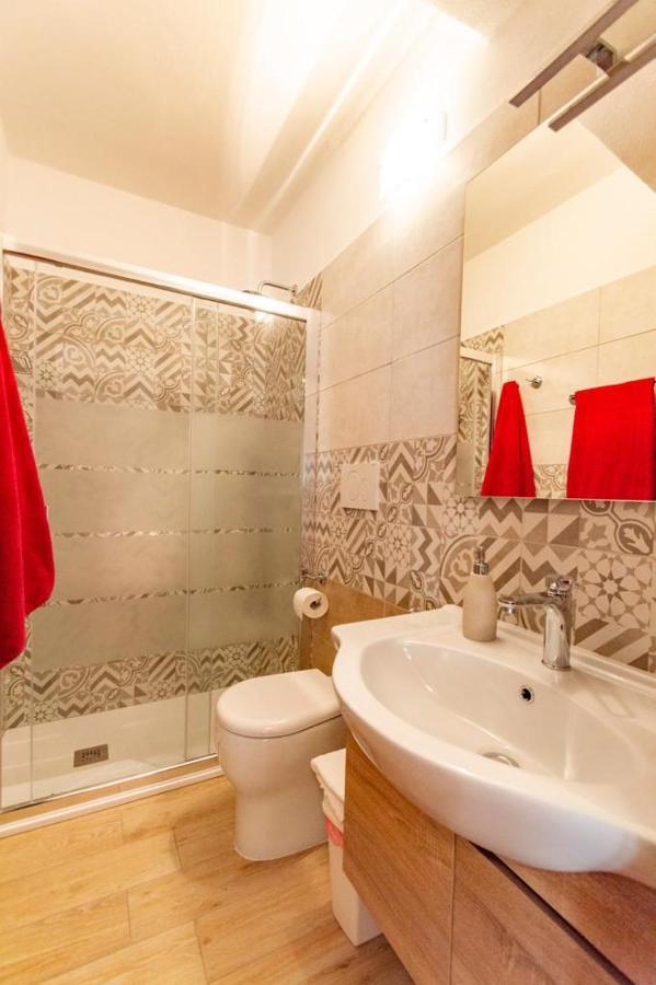 Via Mentana Hotel Baunei Bagian luar foto