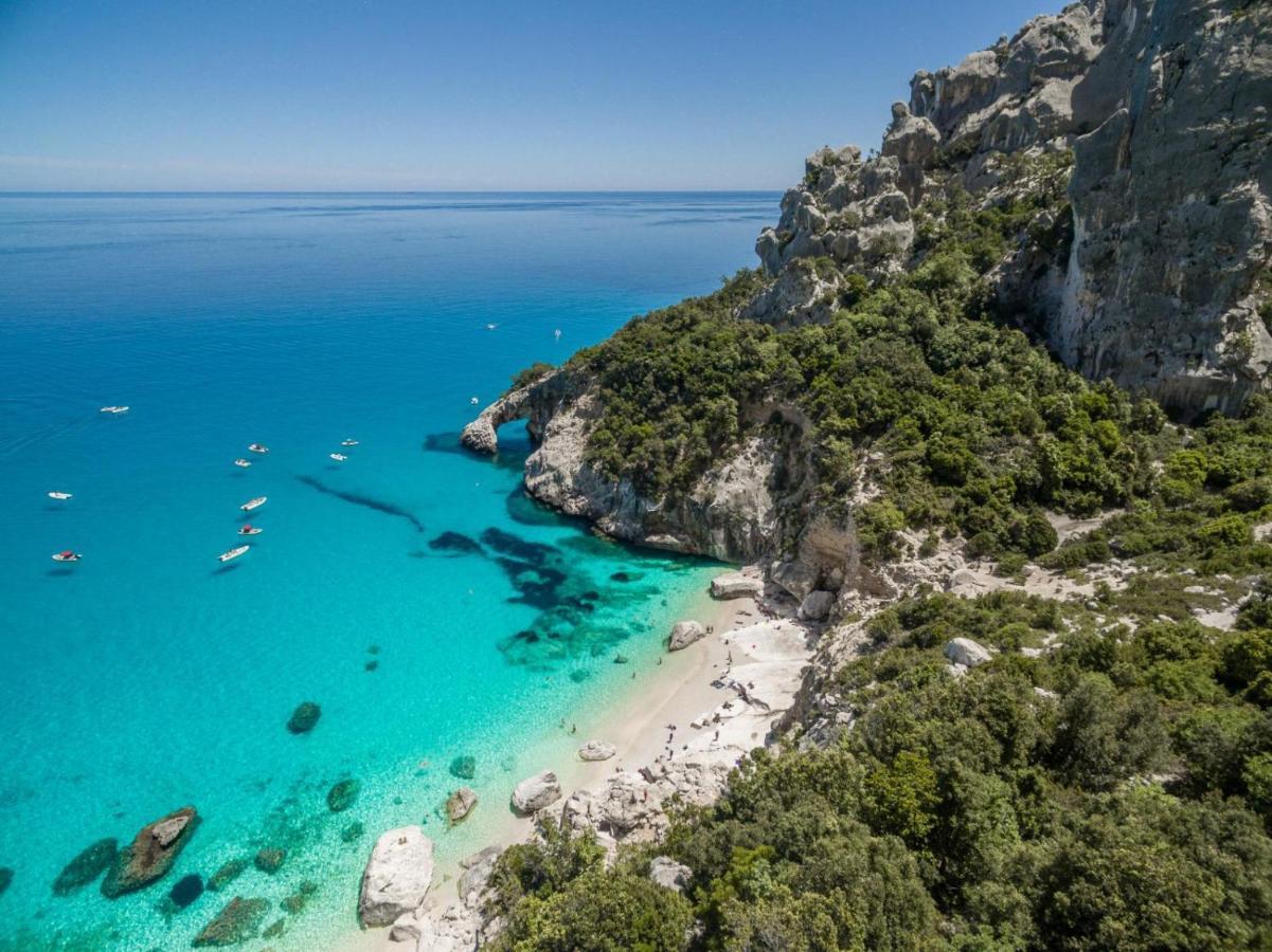 Via Mentana Hotel Baunei Bagian luar foto